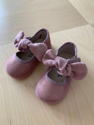 Zapatos bebé talla 19 de segunda mano por 10 EUR en Albacete en WALLAPOP
