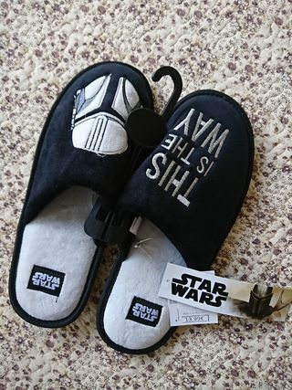 NUEVAS zapatillas casa Star Wars de segunda mano por 7 EUR en Majadahonda  en WALLAPOP
