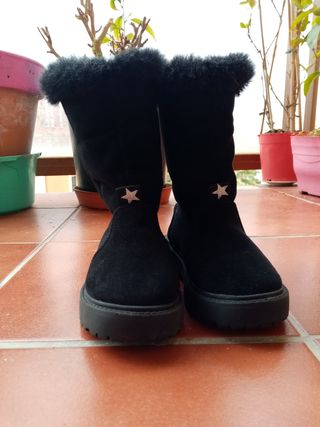 Botas pelo Zara 27 como nuevas de segunda mano por 12 EUR en La Línea de la  Concepción en WALLAPOP