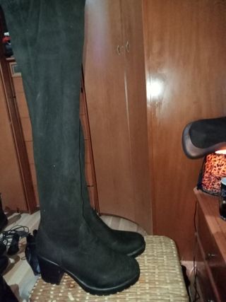 Botas altas terciopelo t 40 de segunda mano por 15 EUR en Barcelona en  WALLAPOP