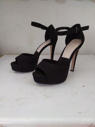 Tacones negros noche Pull\u0026amp;Bear talla 37 de segunda mano por 8 EUR en  Granada en WALLAPOP