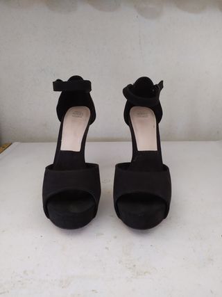 Tacones negros noche Pull\u0026amp;Bear talla 37 de segunda mano por 8 EUR en  Granada en WALLAPOP