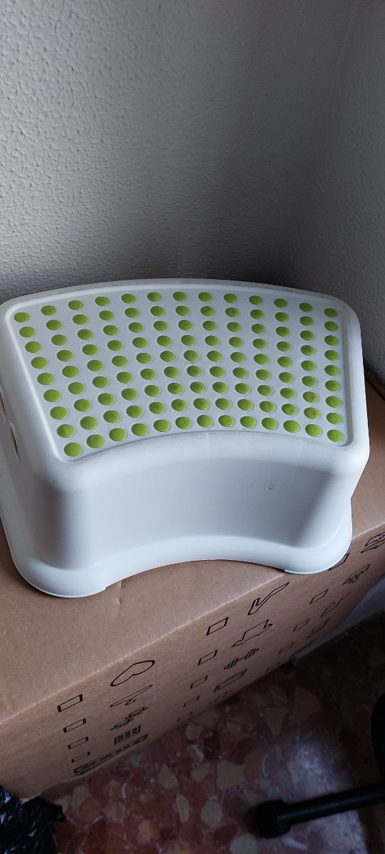 TABURETE IDEAL PARA NIÑOS.SIN ESTRENAR