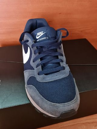 Nike MD Runner 2 de segunda mano por 25 EUR en Santa Cruz de Tenerife en  WALLAPOP