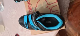 Zapatillas de bicicleta estática con calas t-37 de segunda mano por 20 EUR  en Zaragoza en WALLAPOP