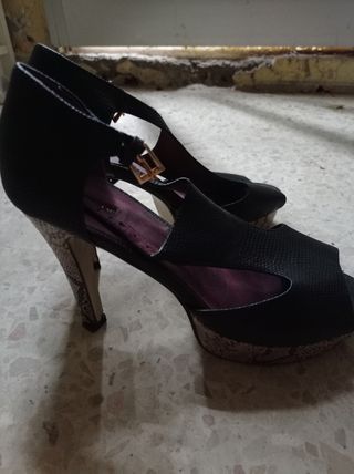 Ropa y Calzado de Mujer de Segunda Mano de segunda mano por 3 EUR en  Sevilla en WALLAPOP