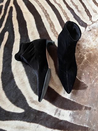 Botines terciopelo zara de segunda mano por 25 EUR en Madrid en WALLAPOP