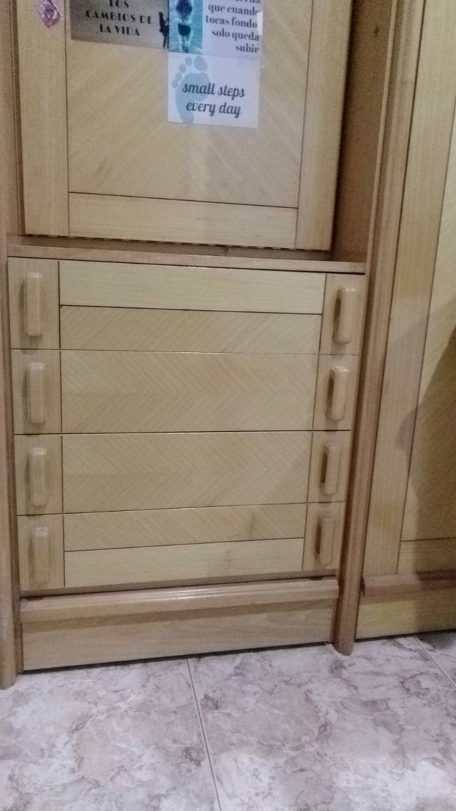 Cama abatible de 80cm. mas escritorio y cajonera.