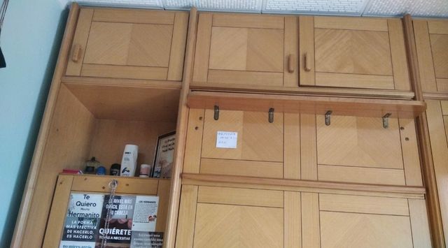 Cama abatible de 80cm. mas escritorio y cajonera.