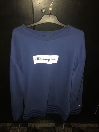 Suéter champion azul marino de segunda mano por 10 EUR en San Cristóbal de  La Laguna en WALLAPOP
