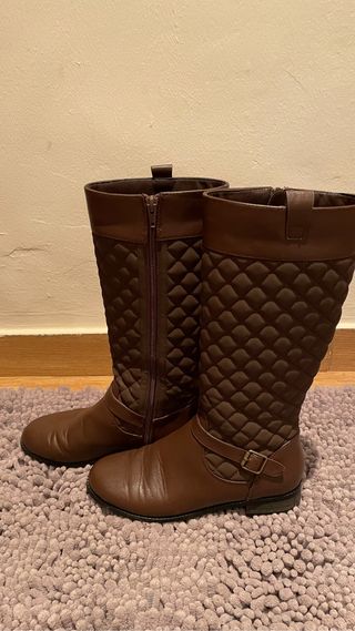 Botas altas de Sfera número 36 impecables de segunda mano por 12 EUR en  Cartagena en WALLAPOP