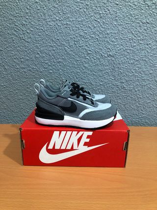 ZAPATILLAS NUEVAS ORIGINALES NIKE DE NIÑOS de segunda mano por 30 EUR en  Carlet en WALLAPOP
