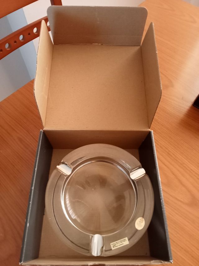 Cenicero cristal macizo y plata.