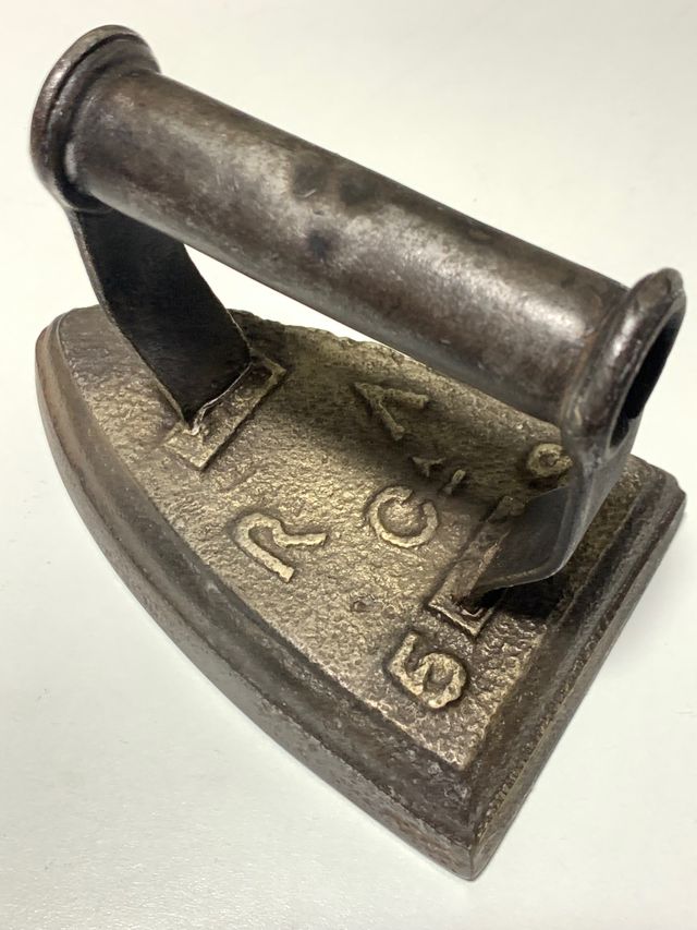 Plancha de lavandera- marca Compañía R.A.- nº 5-S