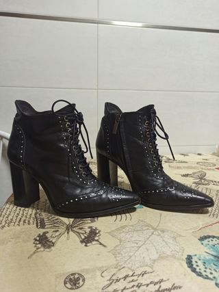 Botines ezzio de segunda mano por 60 EUR en Oviedo en WALLAPOP