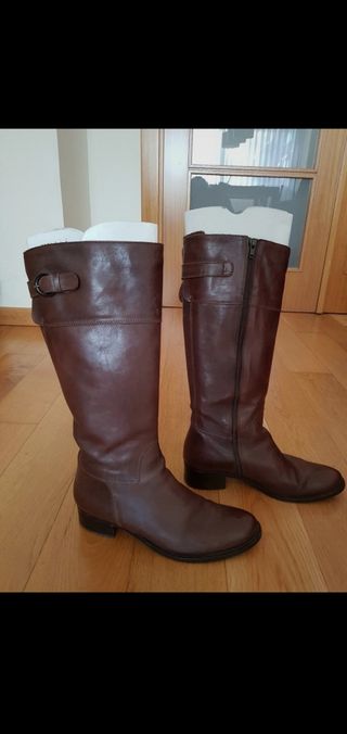 Botas altas Andrea Morelli de segunda mano por 18 EUR en Barcelona en  WALLAPOP