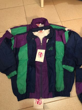 Conjunto chandal tactel vintage de segunda mano por 18 EUR en Madrid en  WALLAPOP