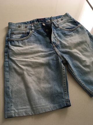 Pantalón vaquero corto Pull \u0026amp; Bear de segunda mano por 8 EUR en  Alicante en WALLAPOP