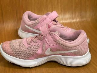 Zapatillas deportivas Nike. Talla 32. Solo envios. de segunda mano por 12  EUR en Beasain en WALLAPOP