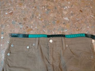 Pantalón Levi\\'s 511 pana beige Levis W33 L34 de segunda mano por 15 EUR en  Mislata en WALLAPOP