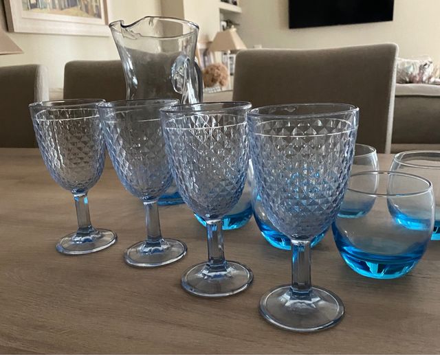 Cristaleria tallada azul