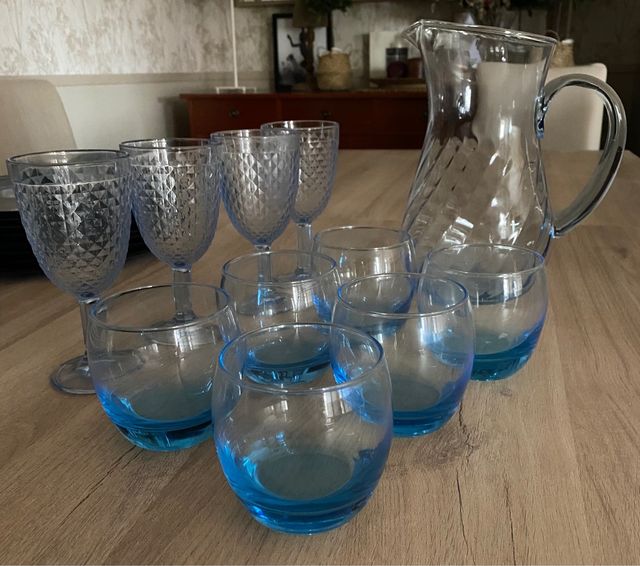 Cristaleria tallada azul