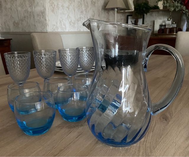 Cristaleria tallada azul