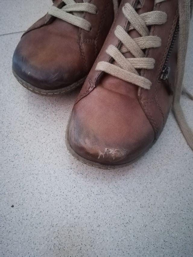 Cesta colgante para baldas