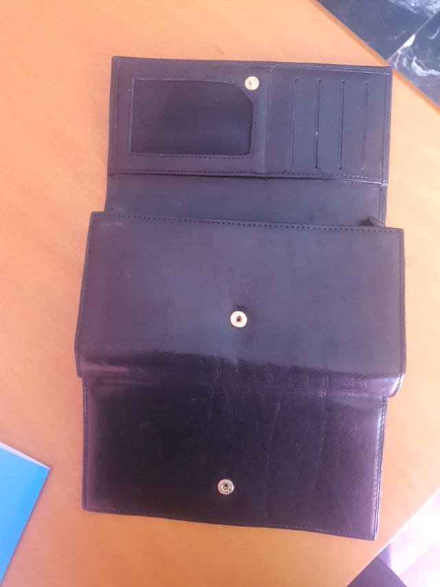 porafogli in pelle nera carpisa