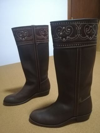 Botas camperas mujer de segunda mano por 110 EUR en Mota del Cuervo en  WALLAPOP