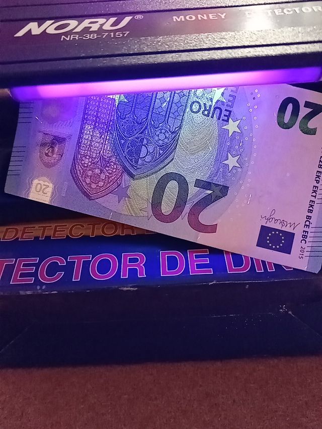 Detector de billetes falsos