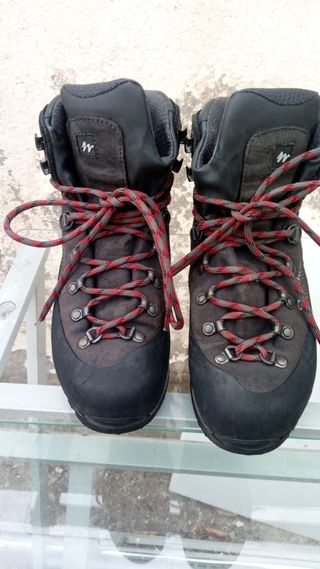 Botas de hombre Quechua Bionnassay de segunda mano por 30 EUR en Almería en  WALLAPOP