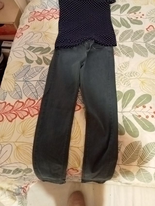 pantalón y camiseta