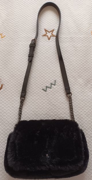 Bolso de pelo negro de Parfois de segunda mano por 4 EUR en Lugo en WALLAPOP