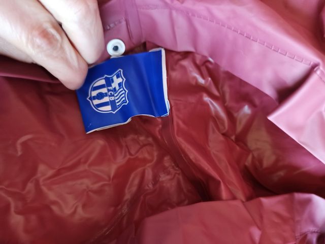 chubasquero impermeable del barça talla 8 años