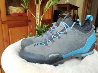 Botas aproximación impermeable Simond (PVP 100€) de segunda mano por 47 EUR  en Oviedo en WALLAPOP