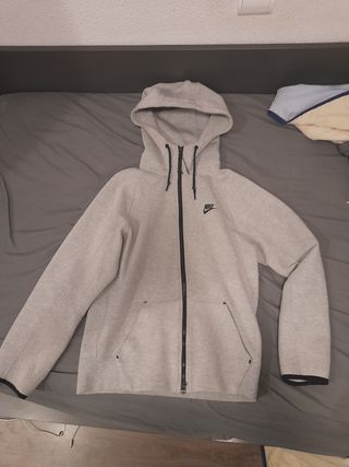 S| Chandal Nike Tech Fleece Antiguo Gris Chaqueta de segunda mano por 55  EUR en Madrid en WALLAPOP