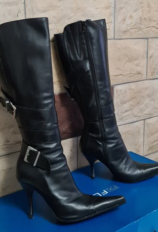 Botas altas Fluxá de segunda mano por 28 EUR en El Paraíso en WALLAPOP