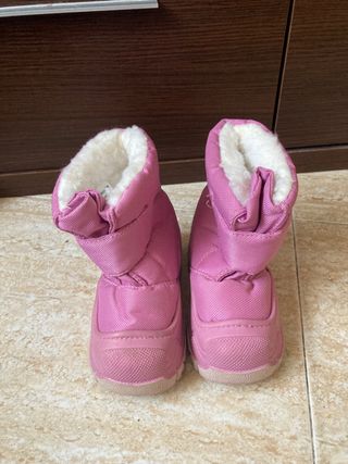 Botas nieve niño o niña talla 22 23 de segunda mano por 4 EUR en Galapagar  en WALLAPOP