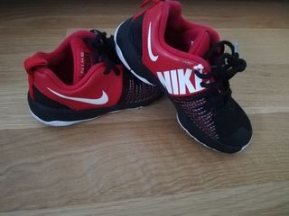 Zapatillas Nike niño número 29\\'5 de segunda mano por 15 EUR en Lugo en  WALLAPOP
