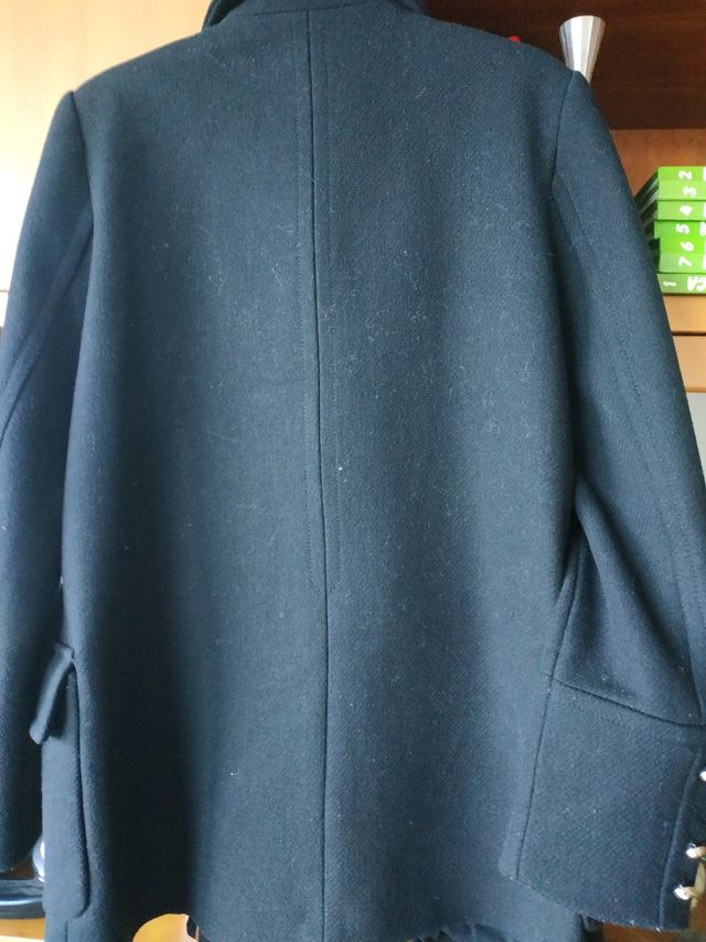 abrigo negro estilo marinero de color negro