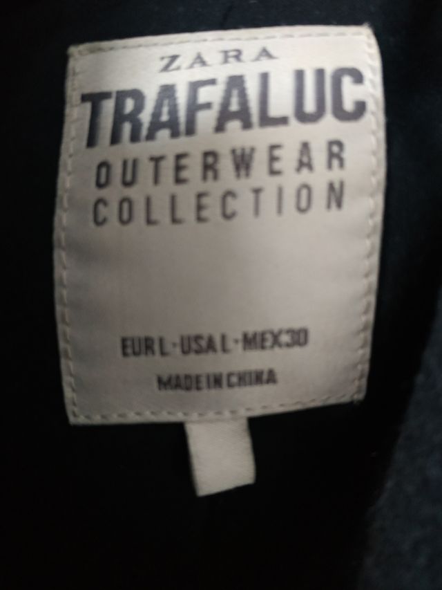 abrigo negro estilo marinero de color negro