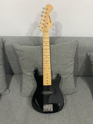 GUITARRA ELÉCTRICA BURSWOOD INFANTIL de segunda mano por 75 EUR en  Barcelona en WALLAPOP