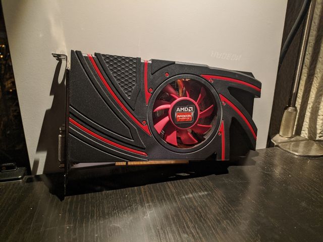 Tarjeta gráfica 2GB ATI Radeon R9 270