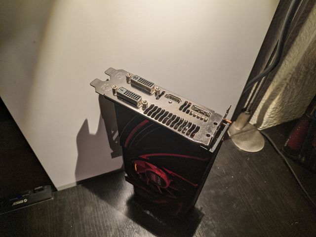 Tarjeta gráfica 2GB ATI Radeon R9 270