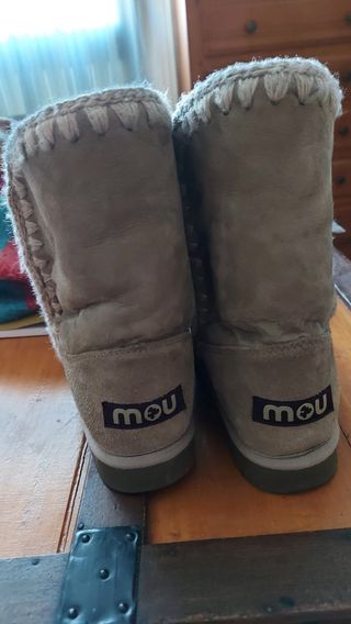 Botas mou 50€, compradas Nueva York, sin cuña de segunda mano por 50 EUR en  Venturada en WALLAPOP