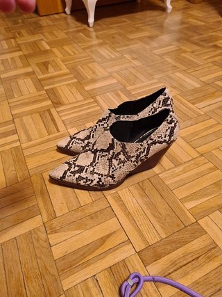 Botines Mango serpiente de segunda mano en WALLAPOP