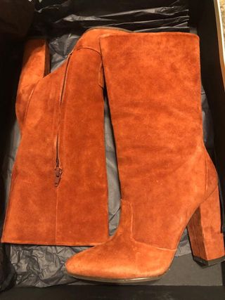 Botas altas piel . Bimba y Lola . Talla 36 de segunda mano por 55 EUR en  Toledo en WALLAPOP