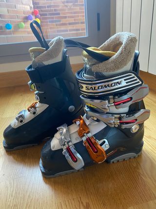 Botas de esquí talla 37 (23.5) marca Salomon de segunda mano por 53 EUR en  Alcobendas en WALLAPOP
