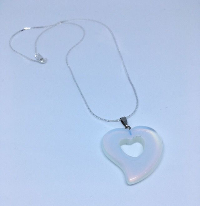 Colgante de mineral corazón con cadena